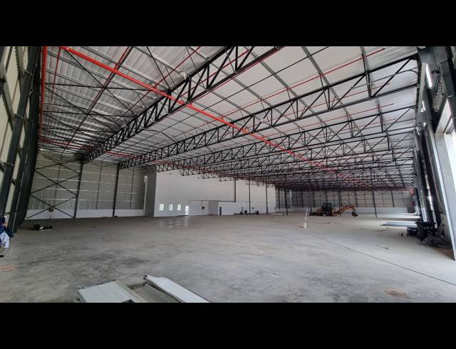2,400M² WAREHOUSE TO LET IN POMONA